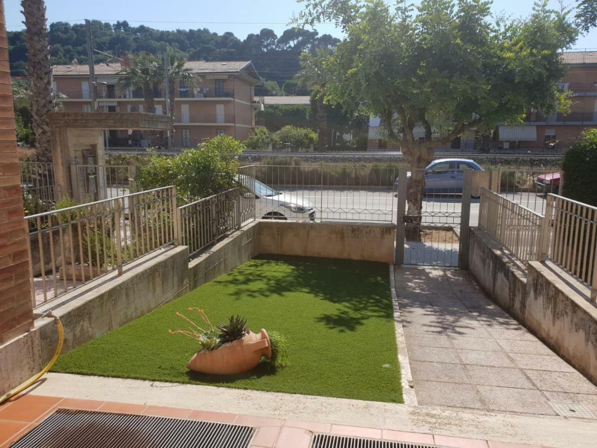 Appartamento Emilia Cupra Marittima Exteriér fotografie